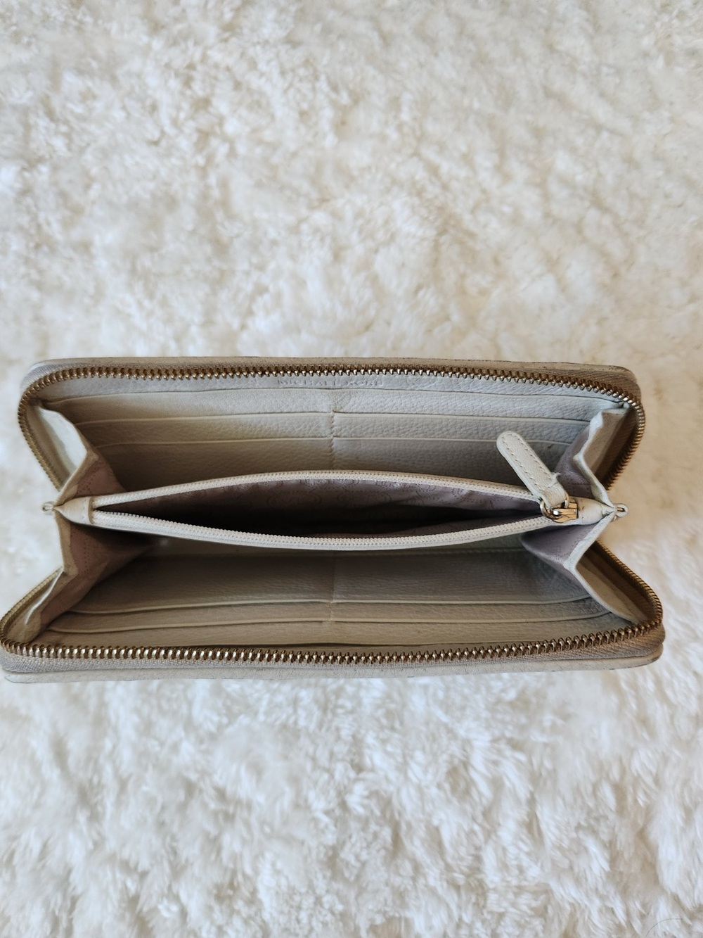 MICHAEL KORS Leather Zip Around Wallet - Picture 3 of 3